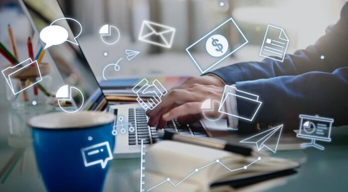 Kahve Sektöründe E-ticaretin Yükselişi Son yıllarda dijital alışveriş alışkanlıklarının hızla yaygınlaşmasıyla birlikte kahve sektörü, e-ticaret alanında önemli bir büyüme ivmesi yakaladı. Tüketicilerin kaliteli kahve ürünlerine internet üzerinden kolayca ulaşabilmesi, markaların dijital satış kanallarına daha fazla yatırım yapmasını sağladı. Artık yalnızca fiziksel mağazalar değil, çevrim içi mağazalar da sektörün büyümesinde belirleyici rol oynuyor. Konulu bir haber görseli.